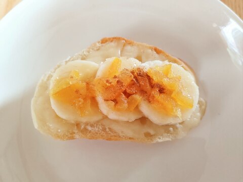 バナナとマーマレードのシナモンチーズトースト